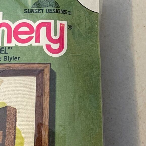 Vintage Jiffy Stitchery Rain Barrel #265 5X7 Crewel Kit NWT - Picture 4 of 5